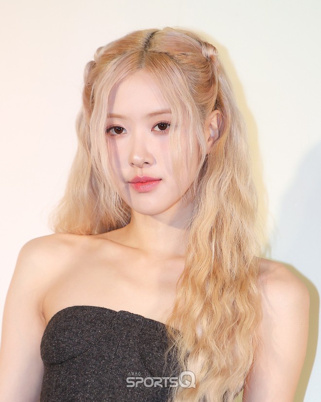Nhan sắc của Rosé (BLACKPINK) xinh như búp bê nhưng vẫn gây lo ngại