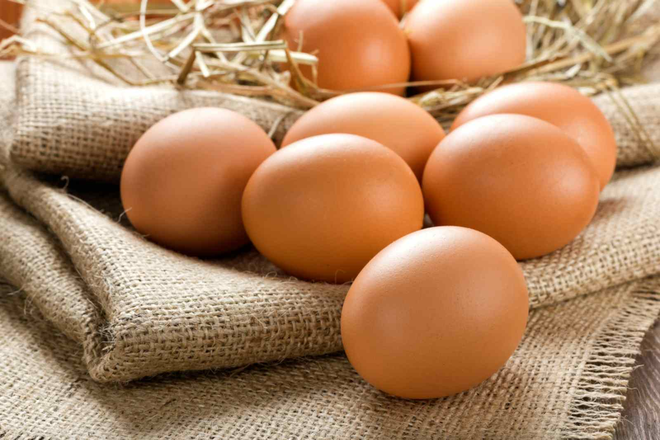 Trứng gà, trứng vịt, trứng ngỗng, trứng cút, loại nào bổ dưỡng hơn? Chuyên gia: Riêng loại trứng này ăn càng ít càng tốt - Ảnh 1.