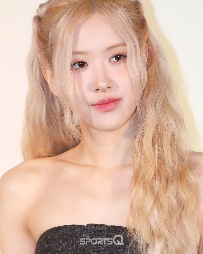 Nhan sắc của Rosé (BLACKPINK) xinh như búp bê nhưng vẫn gây lo ngại