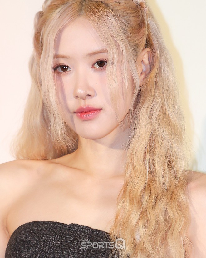 Nhan sắc của Rosé (BLACKPINK) xinh như búp bê nhưng vẫn gây lo ngại