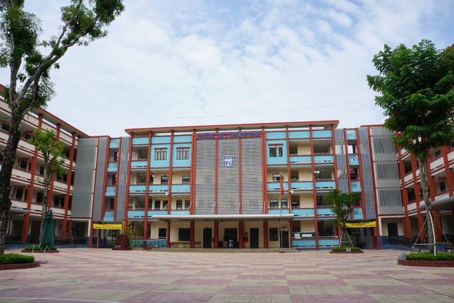 Điểm danh các trường THPT công lập ở quận đông dân nhất Hà Nội: Năm ngoái điểm chuẩn đầu vào thấp nhất là 37,25 - Ảnh 4.