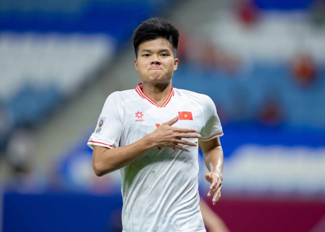 Bạn gái Văn Tùng “10 điểm không có nhưng”, thức đêm xem U23 Việt Nam, còn động viên “giỏi lắm” khi chàng lập công - Ảnh 1.