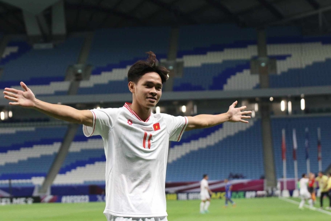 Cầu thủ duy nhất của U23 Việt Nam đã có vợ vừa lập cú đúp để đời ở U23 châu Á - Ảnh 1.
