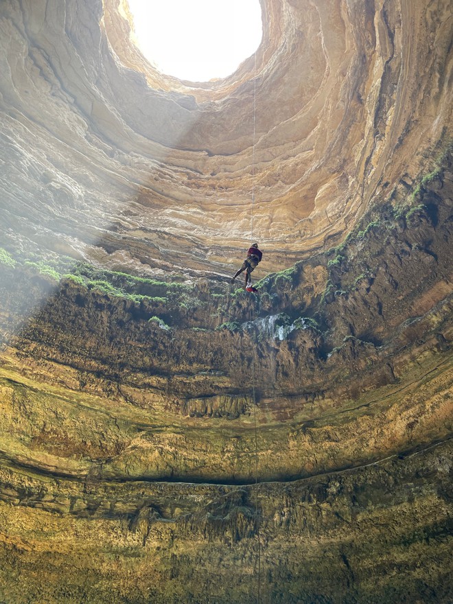 Sự thật dưới “giếng địa ngục” sâu 116 mét nổi tiếng thế giới với loạt lời nguyền bí ẩn: Đi xuống đáy giếng, các chuyên gia đều phải kinh ngạc - Ảnh 3.
