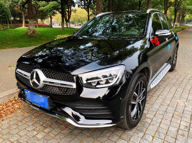 Theo dõi thanh niên nghèo mua Mercedes-Benz, ở 1 mình nhưng dùng 100 mét khối nước/tháng, cảnh sát phát hiện hành vi phạm tội dưới cống ngầm - Ảnh 2.