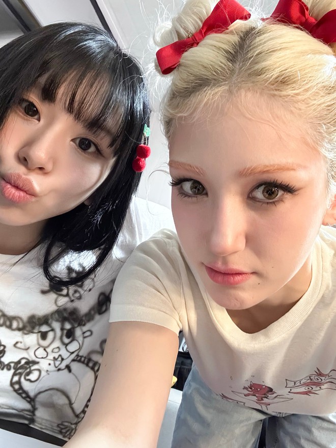 230830-somi-twitter-update-with-chaeyoung-documents-1-17120743657541386754701.jpeg