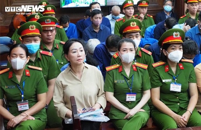 HĐXX: L&aacute; thư của CEO nước ngo&agrave;i kh&ocirc;ng phải l&agrave; luận cứ b&agrave;o chữa cho Trương Mỹ Lan - Ảnh 1.