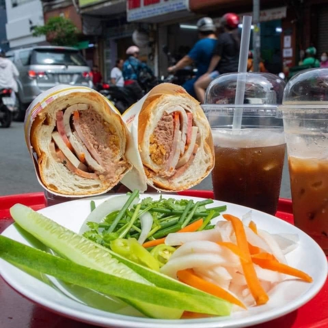 Đại chiến bánh mì: Sau khi tan đàn xẻ nghé, 3 tiệm bánh mì Huynh Hoa, Bà Huynh và Trạng hiện tại thế nào? - Ảnh 4.