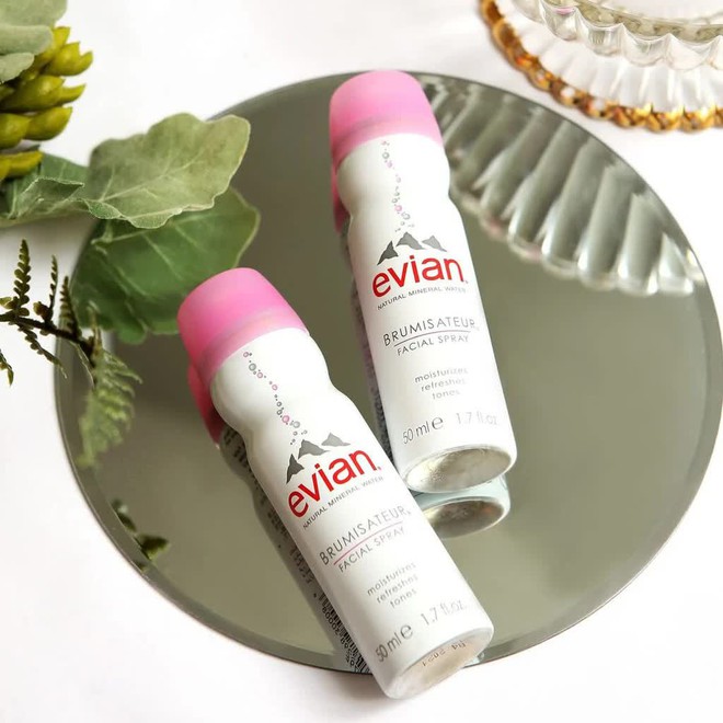 Tưởng vô thưởng vô phạt nhưng xịt khoáng có thể mang tới 6 công dụng thần kỳ cho làn da - Ảnh 2. Tưởng vô thưởng vô phạt nhưng xịt khoáng có thể mang tới 6 công dụng thần kỳ cho làn da - Ảnh 2.