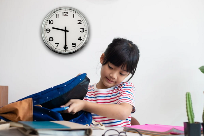 Trường tiểu học Trung Quốc cấm học sinh làm bài tập về nhà sau 21h30 - Ảnh 1.