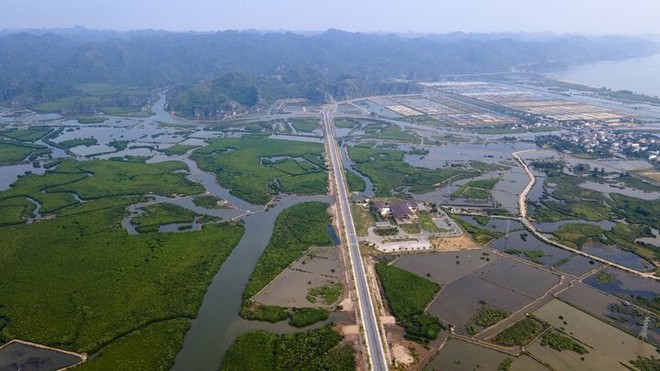 Kh&aacute;m ph&aacute; cung đường ven biển được mệnh danh đẹp nhất miền Bắc - Ảnh 7.