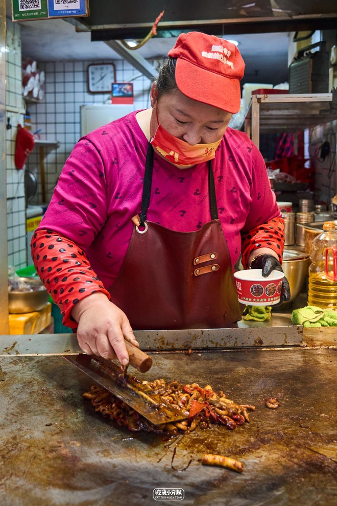 Khám phá ẩm thực vỉa hè của các bà dì Thượng Hải: Những quầy hàng gắn liền với tuổi thơ bao thế hệ - Ảnh 6.