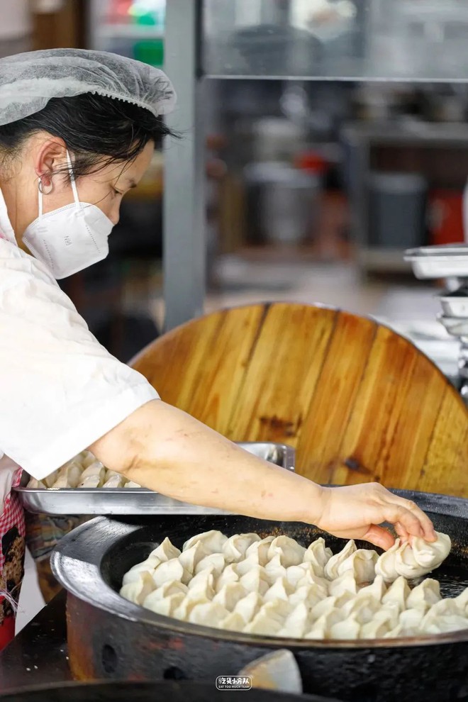 Khám phá ẩm thực vỉa hè của các bà dì Thượng Hải: Những quầy hàng gắn liền với tuổi thơ bao thế hệ - Ảnh 3.