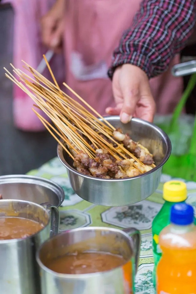 Khám phá ẩm thực vỉa hè của các bà dì Thượng Hải: Những quầy hàng gắn liền với tuổi thơ bao thế hệ - Ảnh 1.