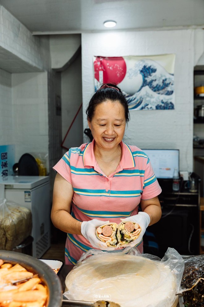 Khám phá ẩm thực vỉa hè của các bà dì Thượng Hải: Những quầy hàng gắn liền với tuổi thơ bao thế hệ - Ảnh 8.