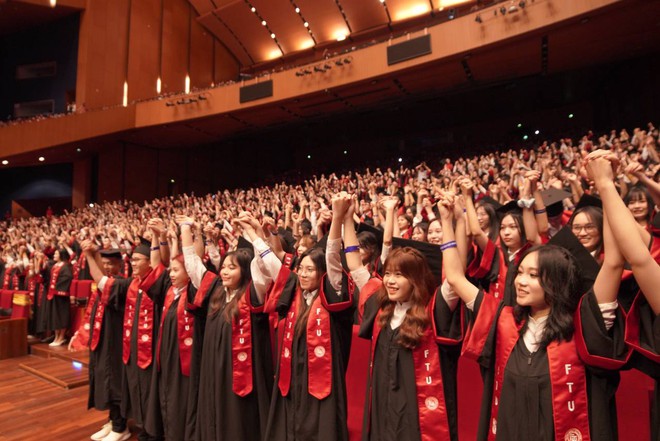 Toàn cảnh lễ trao bằng tốt nghiệp của hơn 1.300 sinh viên tại ngôi trường được mệnh danh Harvard Việt Nam - Ảnh 17.