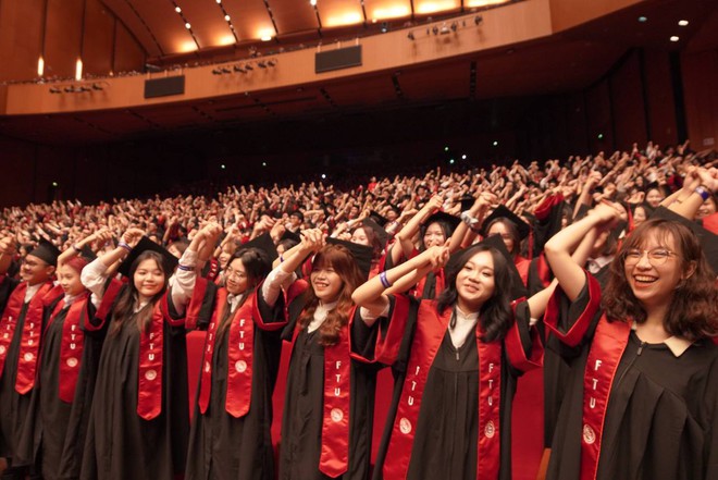 Toàn cảnh lễ trao bằng tốt nghiệp của hơn 1.300 sinh viên tại ngôi trường được mệnh danh Harvard Việt Nam - Ảnh 16.