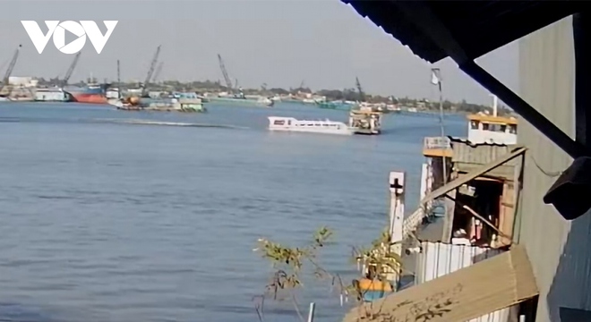 Khởi tố, bắt tạm giam lái tàu chở khách du lịch gây tai nạn trên sông Tiền - Ảnh 1.