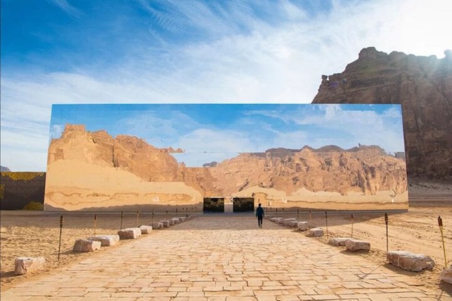 Nhà hát chứa 500 người tàng hình giữa sa mạc, thách thức đôi mắt tinh tường nhất - Ảnh 2.
