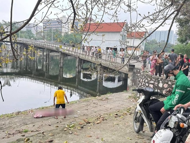 Hà Nội: Một người ngã xuống hồ công viên Tuổi Trẻ, tử vong thương tâm - Ảnh 1.