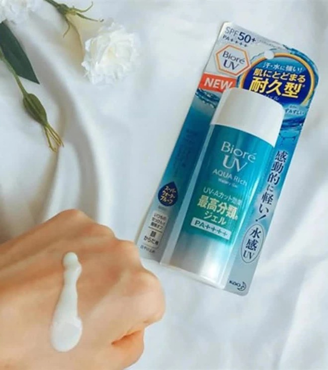 5 loại gel chống nắng mỏng nhẹ v&agrave; thấm nhanh, hợp từ da hỗn hợp đến da dầu - Ảnh 4.