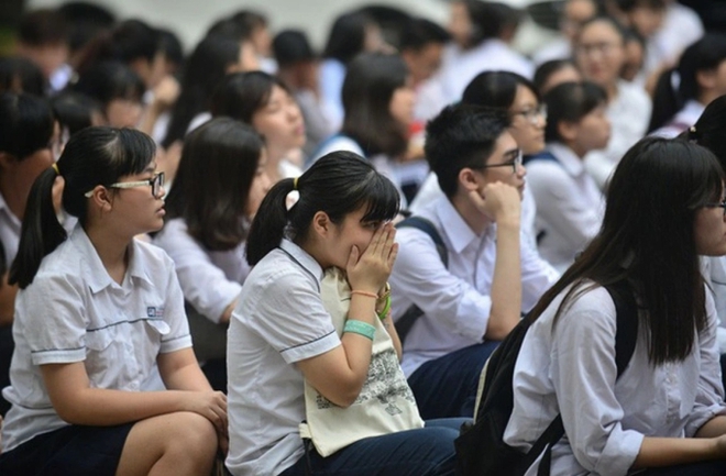 Phụ huynh quận này của Hà Nội đang như ngồi trên chảo lửa: 3/3 trường công trên địa bàn giảm chỉ tiêu, mà điểm chuẩn thì cao - Ảnh 1.