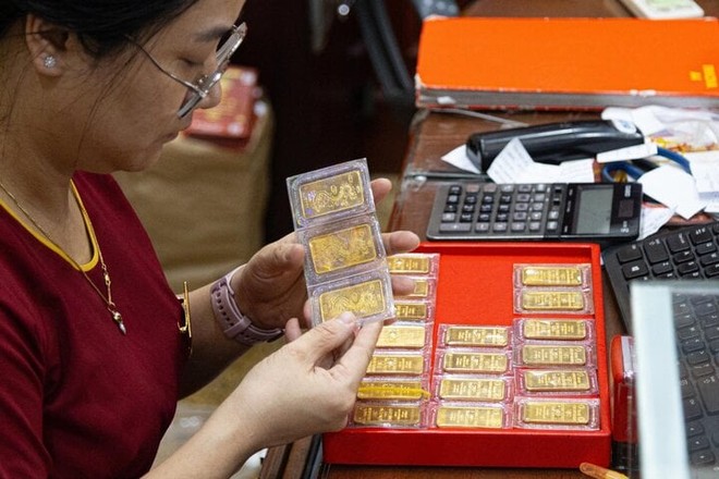 Sau phiên đấu thầu, giá vàng đã tăng gần 3 triệu đồng/lượng - Ảnh 1.