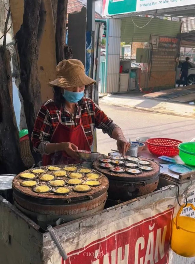 4 quán ngon chỉ dân địa phương mới biết ở Nha Trang: Bánh canh lòng cá phải thử khi đến xứ biển, hàng gỏi bò khô núp hẻm - Ảnh 4.