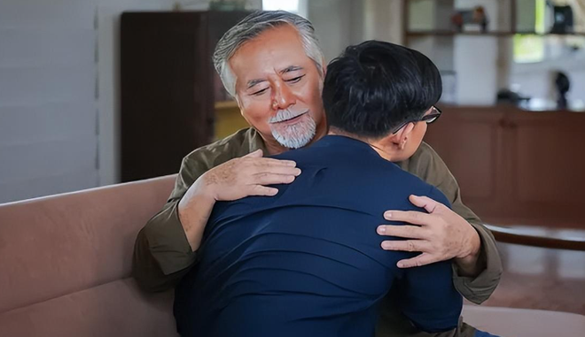 Kh&ocirc;ng phải ngh&egrave;o đ&oacute;i hay c&atilde;i v&atilde;, đ&acirc;y l&agrave; bom ngầm l&agrave;m tan vỡ một gia đ&igrave;nh: ai cũng nhầm tưởng khiến người th&acirc;n đau khổ - Ảnh 2.