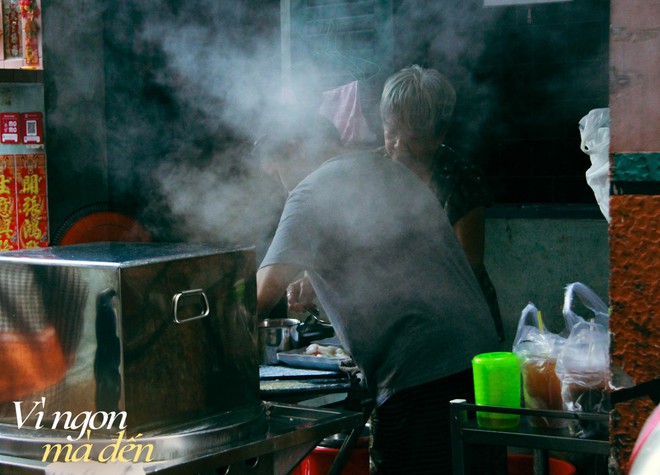 Bánh cuốn Hong Kong bên hông Chợ Lớn hút khách bởi hương vị vừa lạ vừa quen, hiểu Sài Gòn lắm mới biết quán! - Ảnh 2.