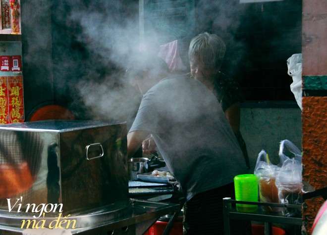 Bánh cuốn Hong Kong bên hông Chợ Lớn hút khách bởi hương vị vừa lạ vừa quen, hiểu Sài Gòn lắm mới biết quán! - Ảnh 2. Bánh cuốn Hong Kong bên hông Chợ Lớn hút khách bởi hương vị vừa lạ vừa quen, hiểu Sài Gòn lắm mới biết quán! - Ảnh 2.