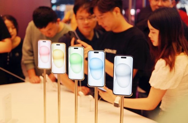 Apple mất ngôi vương tại thị trường Trung Quốc: Cái tên dẫn đầu không phải Samsung mà là một hãng điện thoại mới quay trở lại Việt Nam - Ảnh 1.