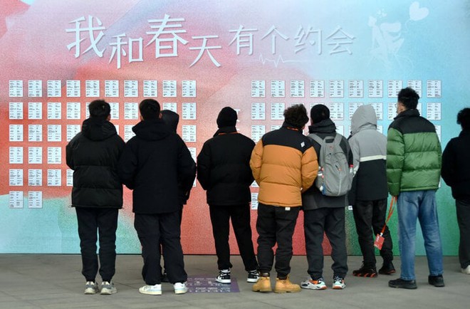 Nhiều đàn ông Trung Quốc thích ở rể, muốn tránh áp lực tài chính - Ảnh 1.