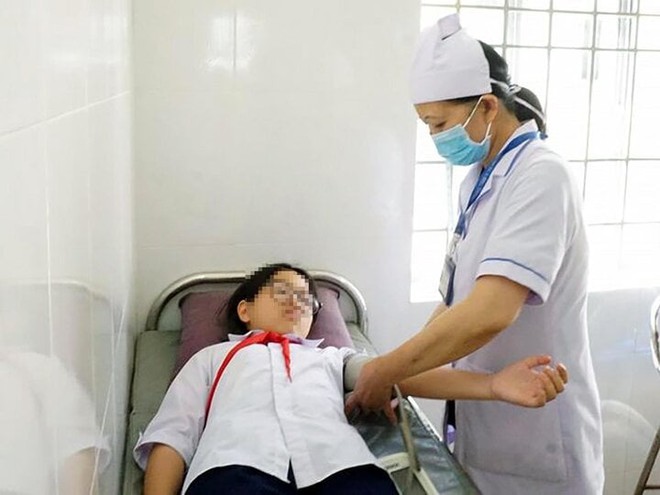 74 người ở Khánh Hòa ngộ độc vì rong biển cơm cuộn nhiễm khuẩn - Ảnh 1.