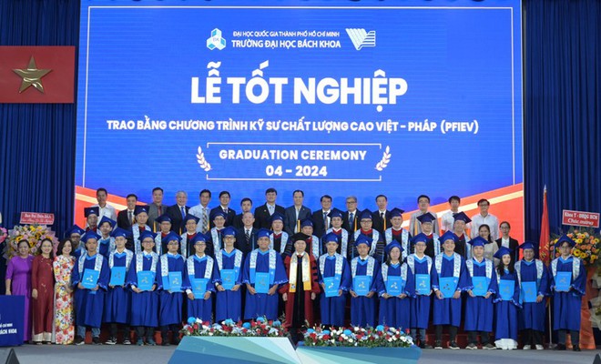 16 sinh viên học vượt tại Trường ĐH Bách khoa TPHCM nhận bằng tốt nghiệp - Ảnh 2.