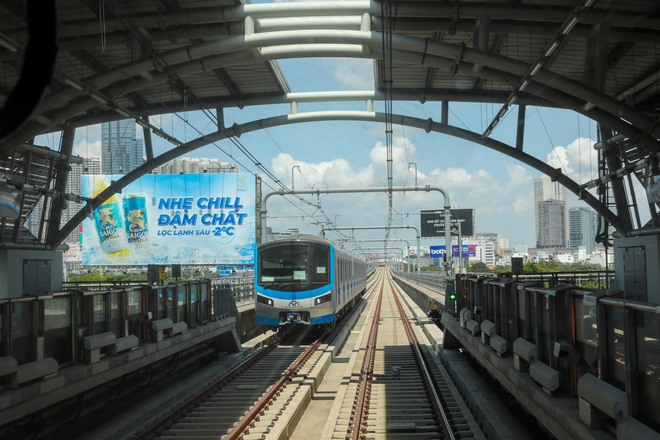 Metro số 1 lần đầu chạy tự động, đón những vị khách đặc biệt - Ảnh 8.