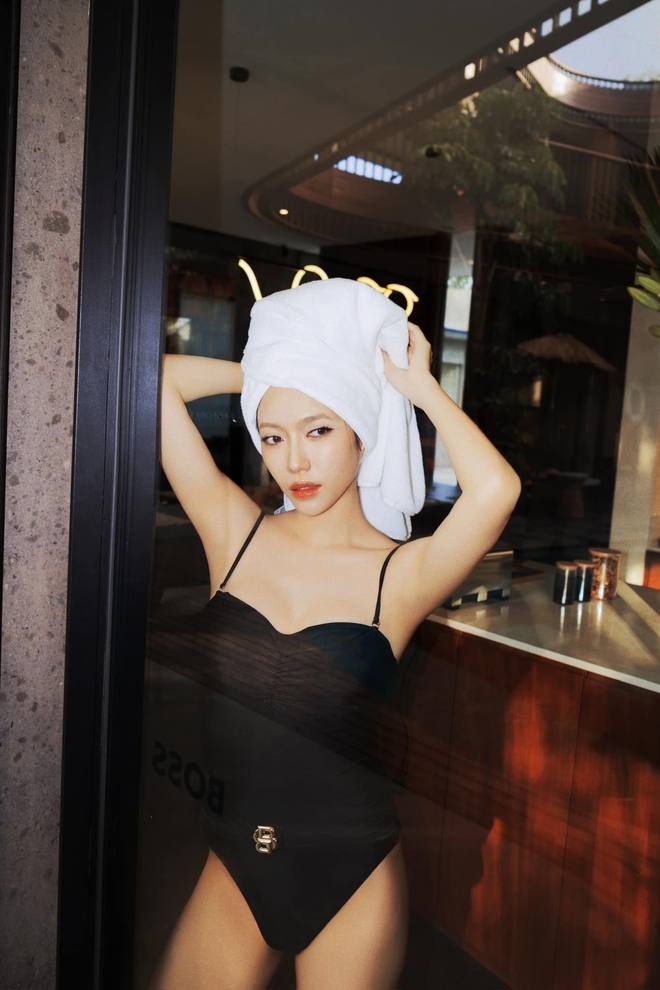 Diệu Nhi hiếm hoi diện đồ tắm flex body cực cháy, netizen réo tên Anh Tú gấp - Ảnh 3.