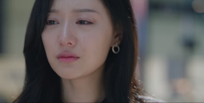 Queen of Tears tập cuối: Kim Soo Hyun bất chấp tính mạng vì Kim Ji Won, cái kết của phản diện khiến netizen hả hê - Ảnh 4.