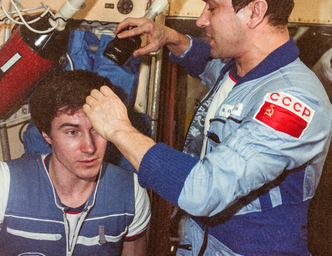 Phi hành gia mắc kẹt trên vũ trụ, trở thành công dân Liên Xô cuối cùng - Ảnh 2.