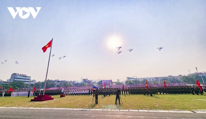 Hợp luyện toàn bộ khối diễu binh, diễu hành kỷ niệm 70 năm Chiến thắng Điện Biên Phủ - Ảnh 12.