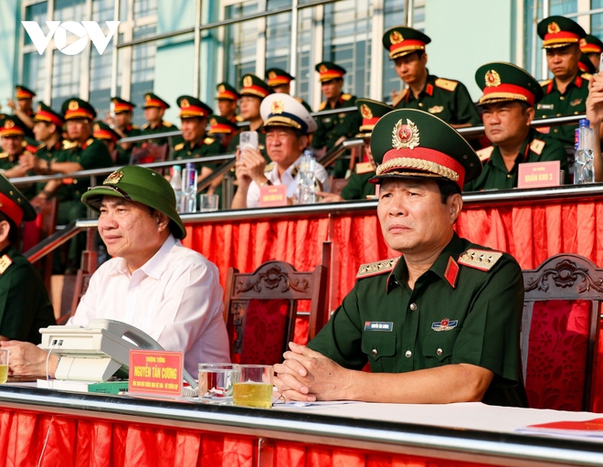 Hợp luyện toàn bộ khối diễu binh, diễu hành kỷ niệm 70 năm Chiến thắng Điện Biên Phủ - Ảnh 1.