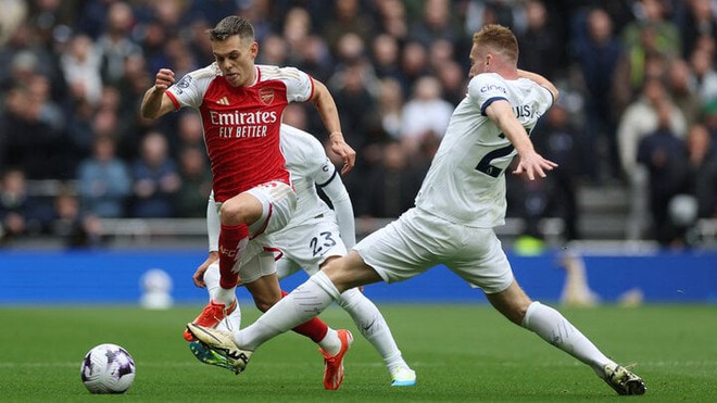 Kết quả Ngoại Hạng Anh: Thắng kịch tính Tottenham, Arsenal giữ ngôi đầu - Ảnh 1.