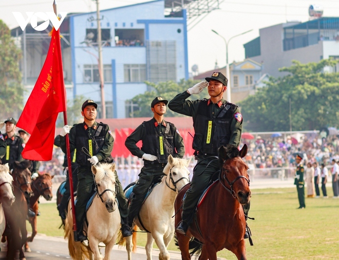 Hợp luyện toàn bộ khối diễu binh, diễu hành kỷ niệm 70 năm Chiến thắng Điện Biên Phủ - Ảnh 10.