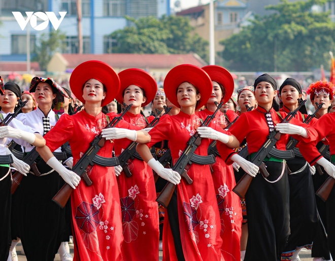 Hợp luyện toàn bộ khối diễu binh, diễu hành kỷ niệm 70 năm Chiến thắng Điện Biên Phủ - Ảnh 7.