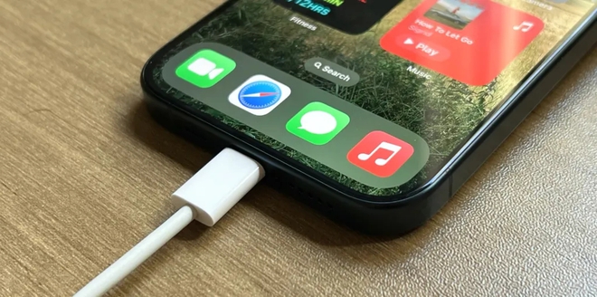 Tất cả chúng ta đang dùng iPhone sai cách: Apple tuyên bố hành động này không hề giúp tiết kiệm pin mà còn gây hao pin hơn! - Ảnh 2.