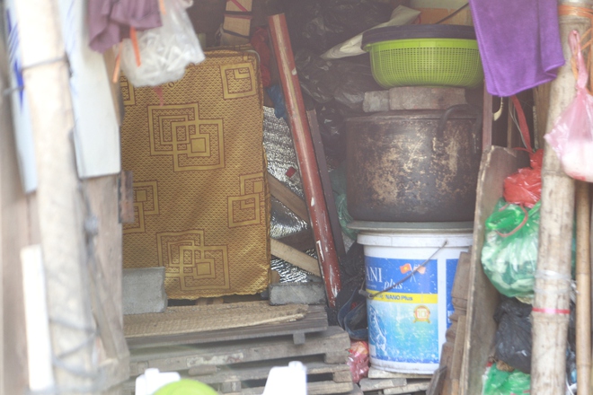 Người dân khu trọ ổ chuột oằn mình chống chọi nắng nóng 40 độ C ở Hà Nội - Ảnh 7.