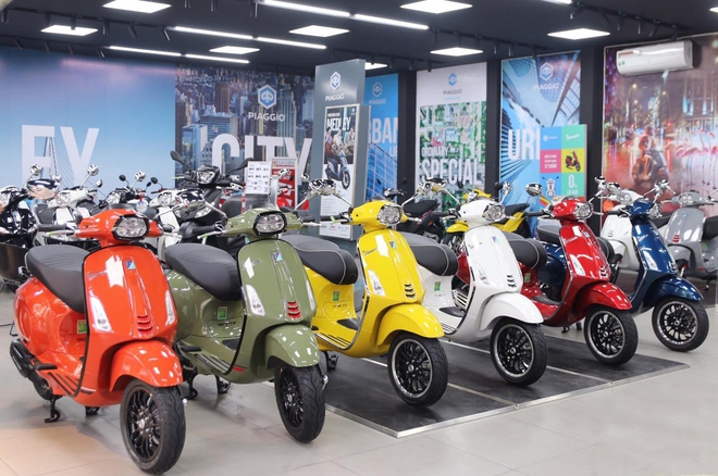 Soi giá xe Vespa tháng 4/2024, có một mẫu giảm 10 triệu đồng, ai muốn mua đừng bỏ lỡ! - Ảnh 1.