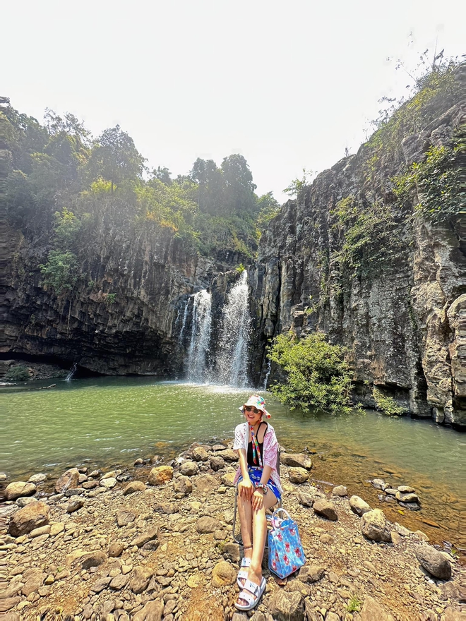 Phát hiện thác nước hùng vĩ như trên phim ở tỉnh miền Trung, rất gần điểm du lịch nổi tiếng mùa hè
