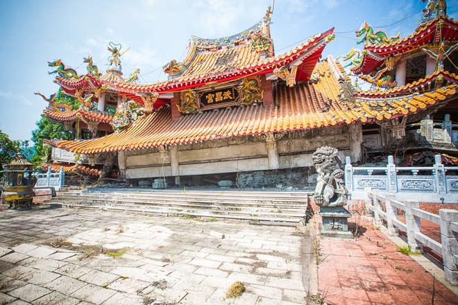Hình ảnh hiện tại đáng kinh ngạc về ngôi đền biểu tượng sau một trong những trận động đất kinh hoàng nhất tại Đài Loan - Ảnh 4.