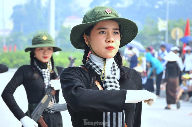 Bóng hồng phương Nam sẵn sàng cho cuộc diễu binh trọng đại ở Điện Biên - Ảnh 14.